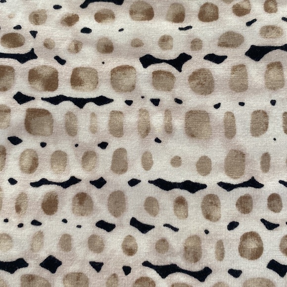 ST. John geometric split sleeve shirt sleeve white, tan, black blouse - Picture 4 of 7